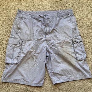 mens levi cargo shorts gray